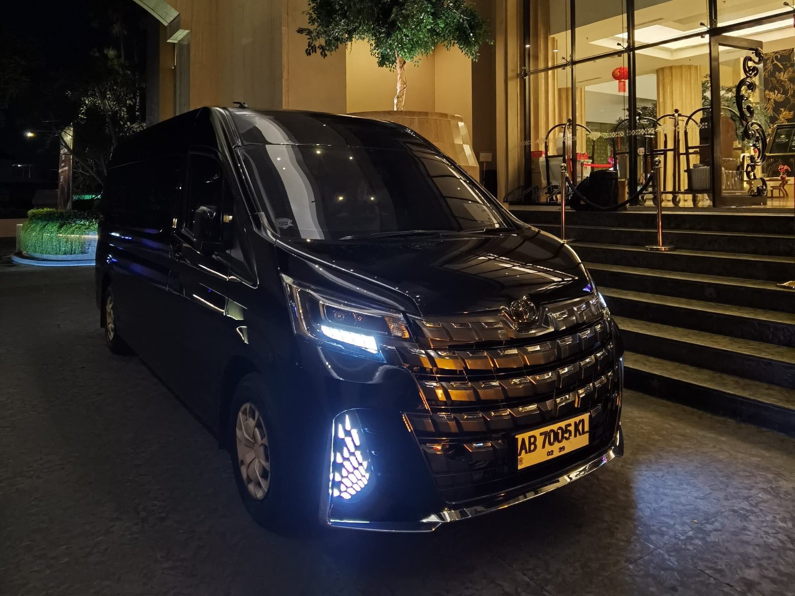 sewa hiace luxury jogja